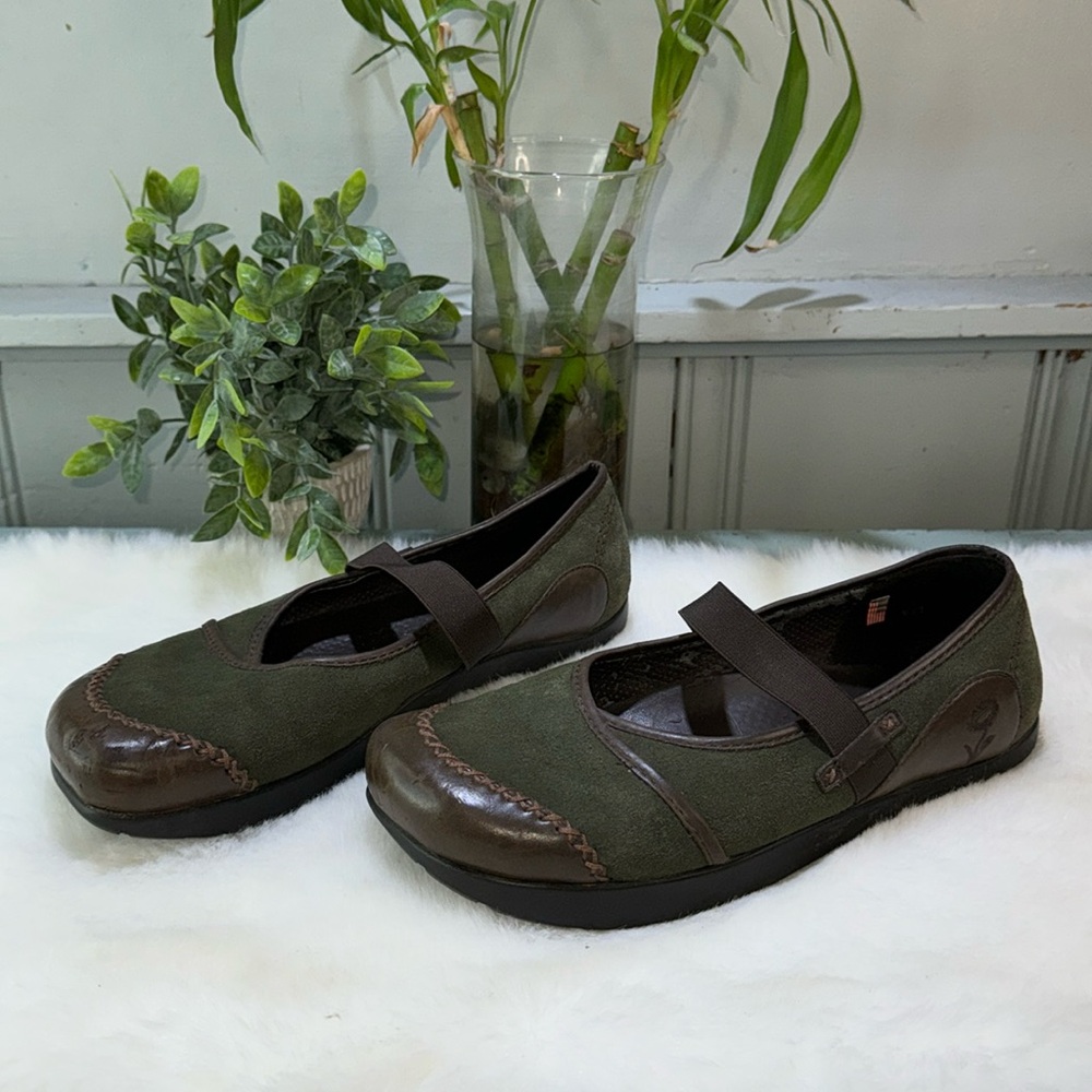 Earth Shoes Mary Jane style Slip On